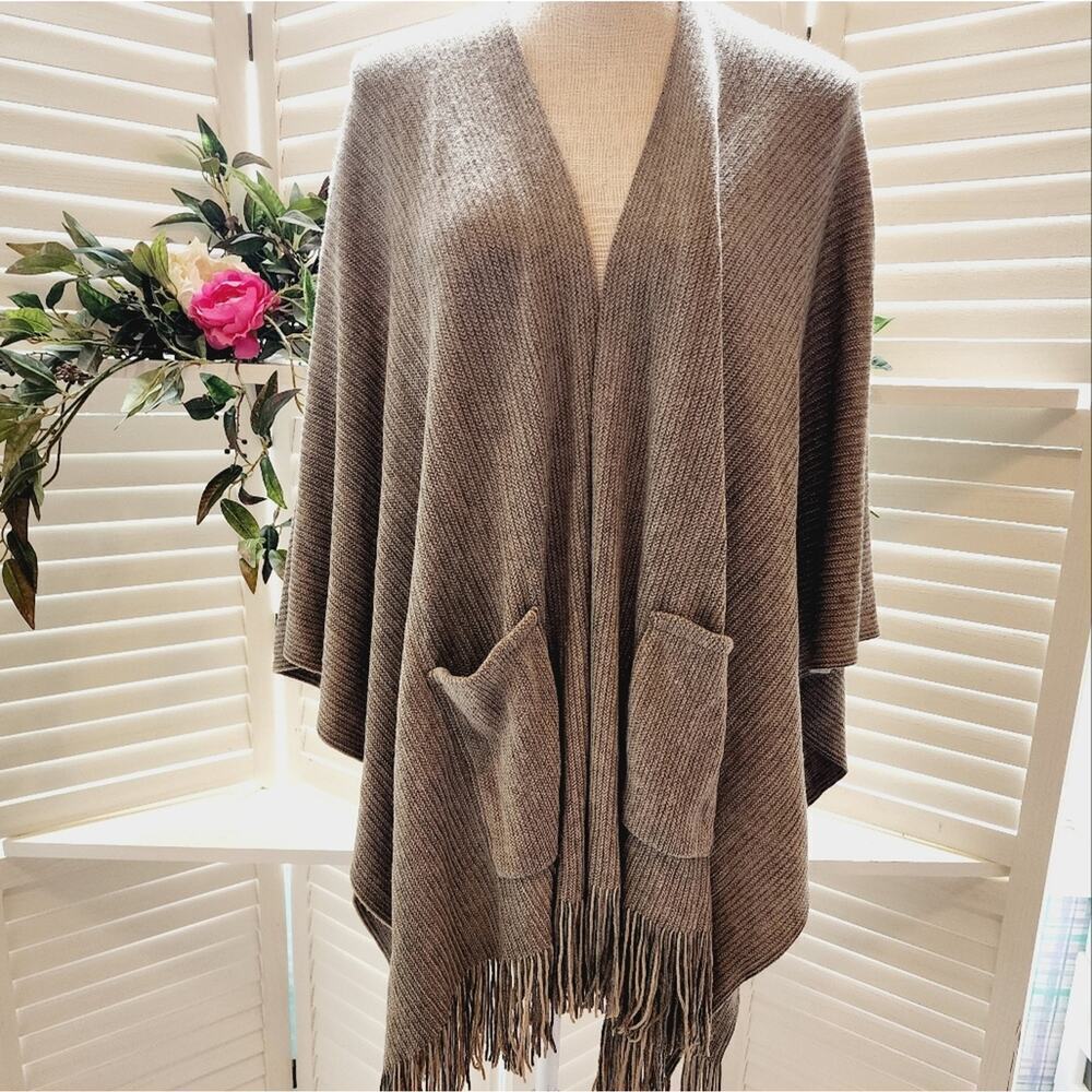 STEVE MADDEN FRINGE BROWN CAPE WITH POCKETS ONE SIZE FITS MOST